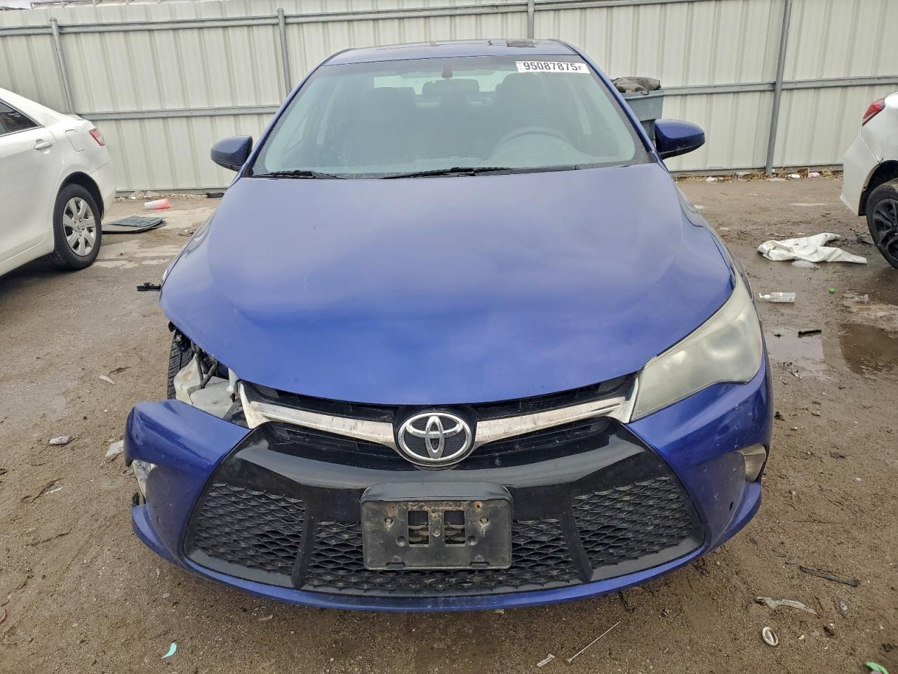Toyota Camry Le Image 10
