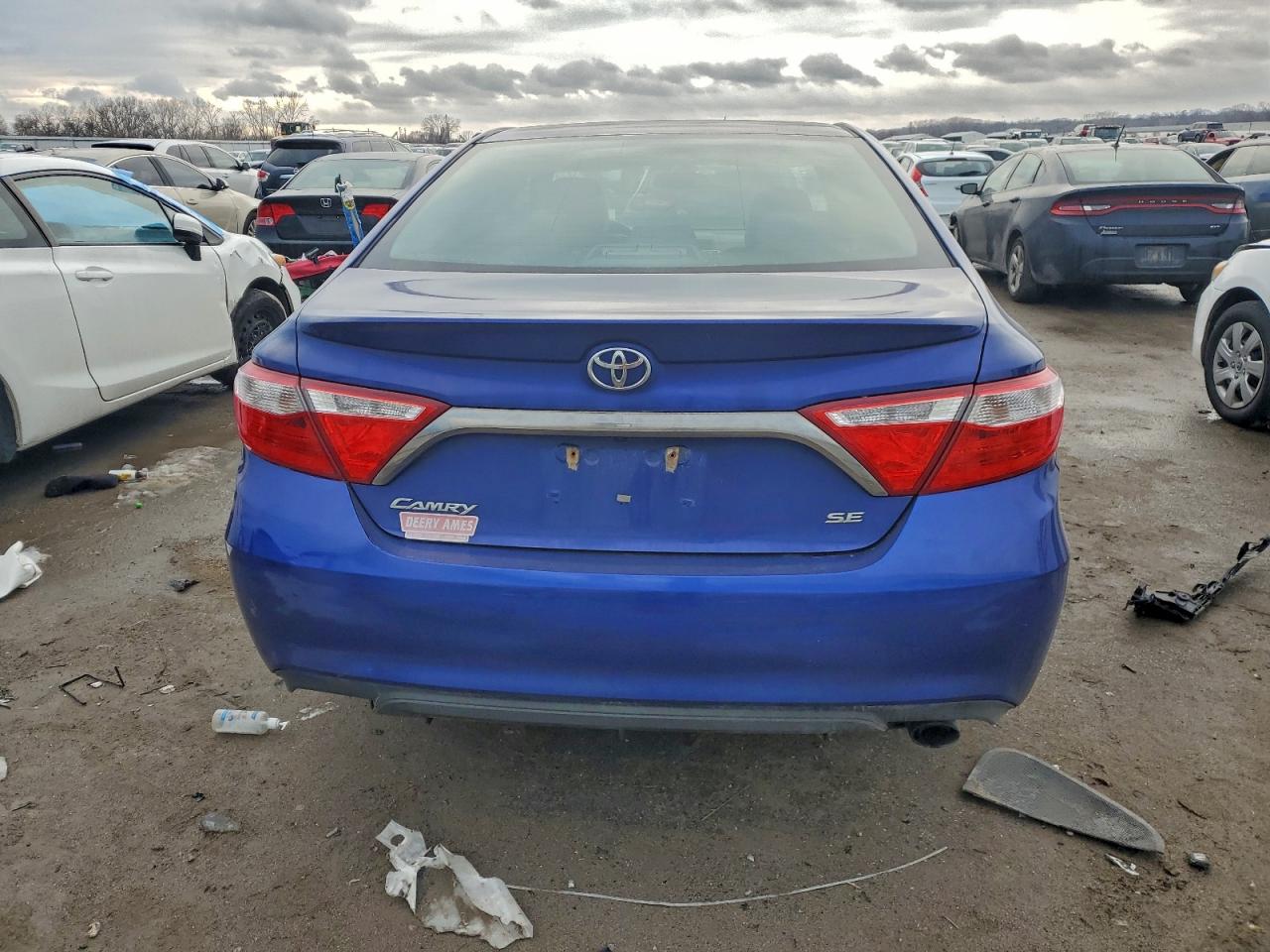 Toyota Camry Le Image 12