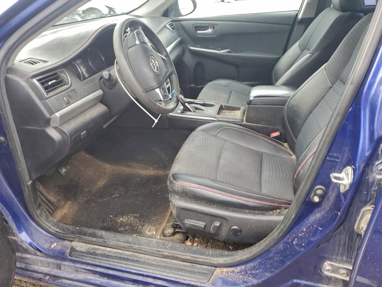 Toyota Camry Le Image 9