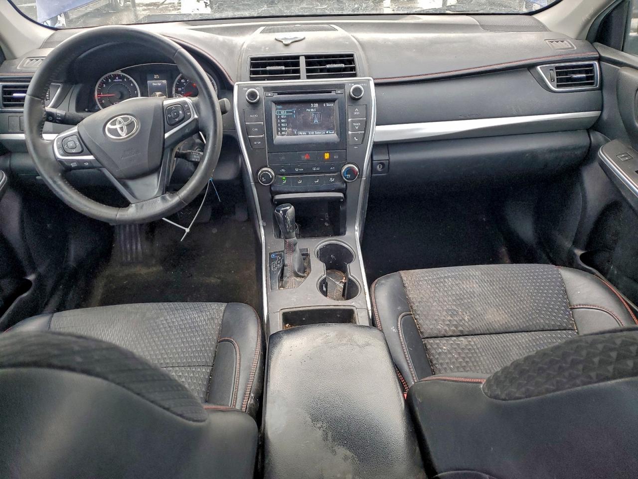 Toyota Camry Le Image 5
