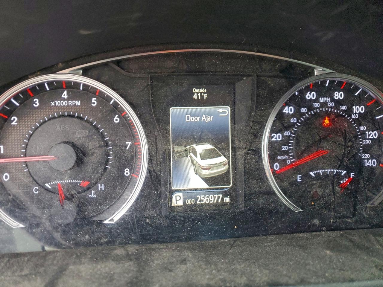 Toyota Camry Le Image 6