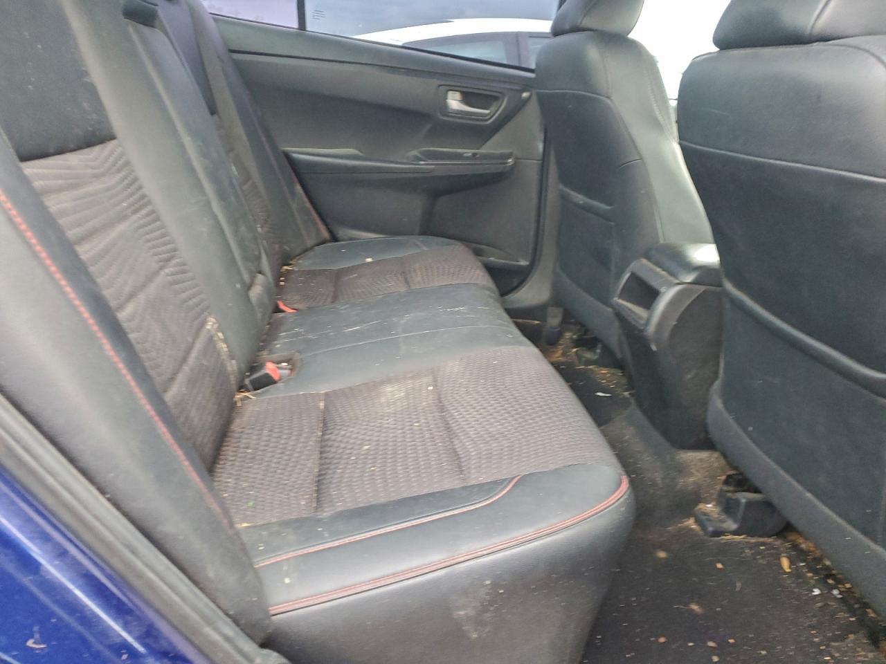 Toyota Camry Le Image 3