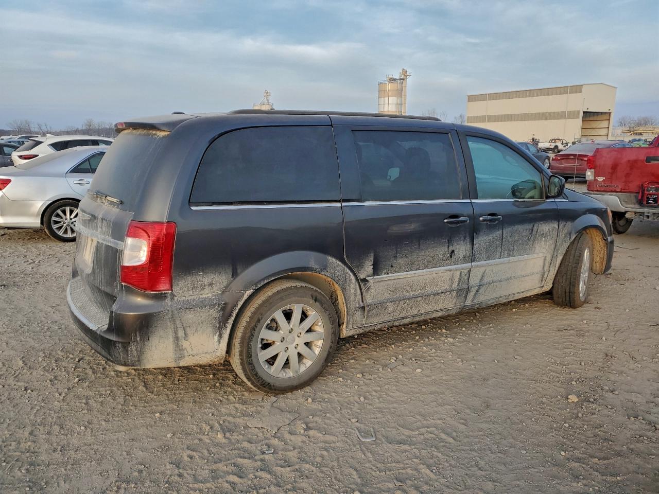 Chrysler Minivan Touring Image 2