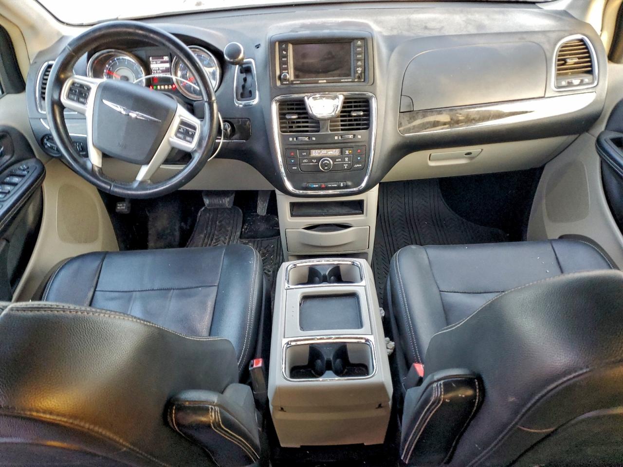 Chrysler Minivan Touring Image 3