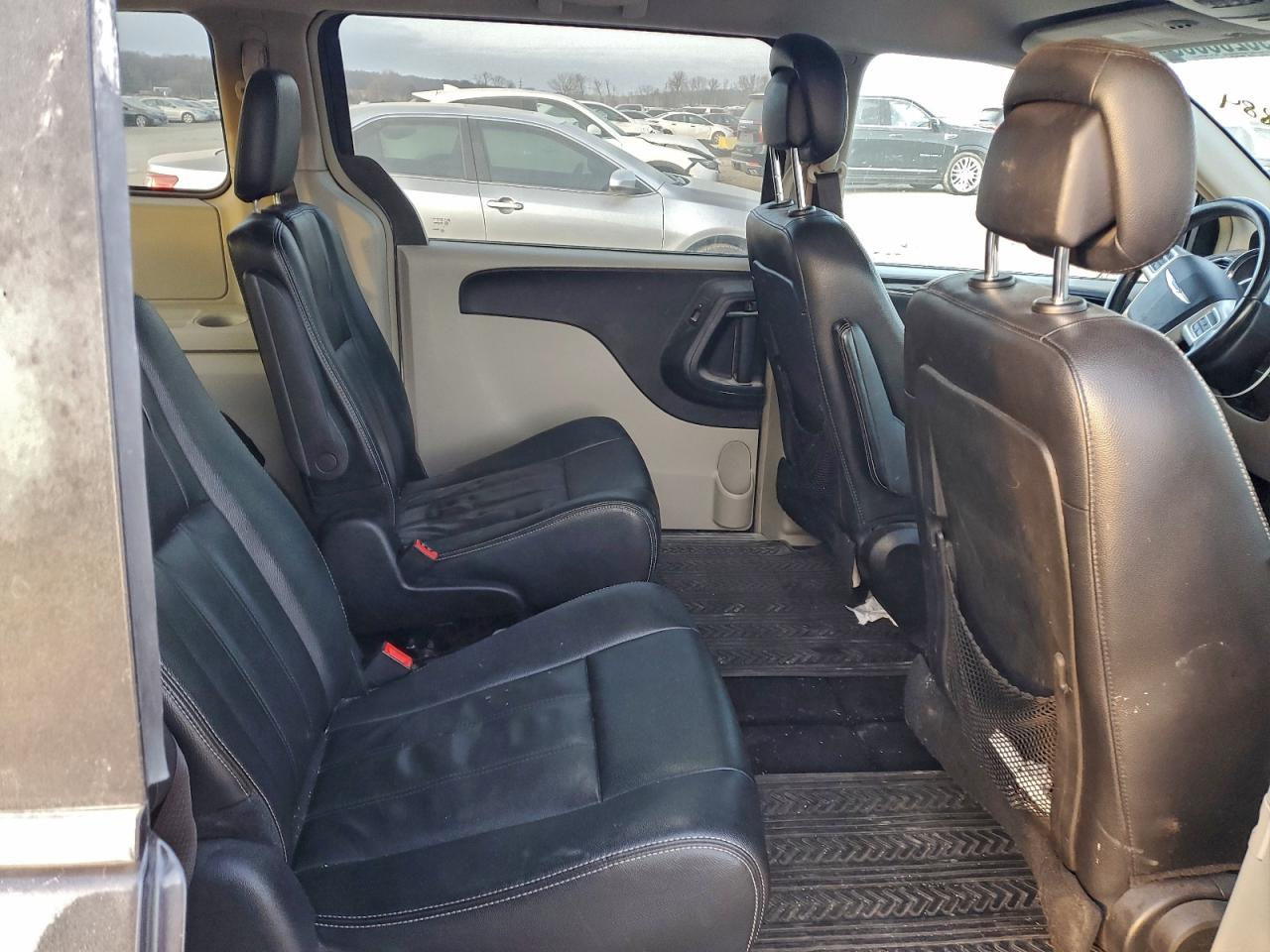 Chrysler Minivan Touring Image 12