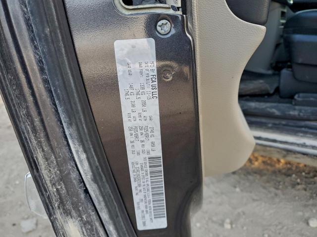 Chrysler Minivan Touring Image 8