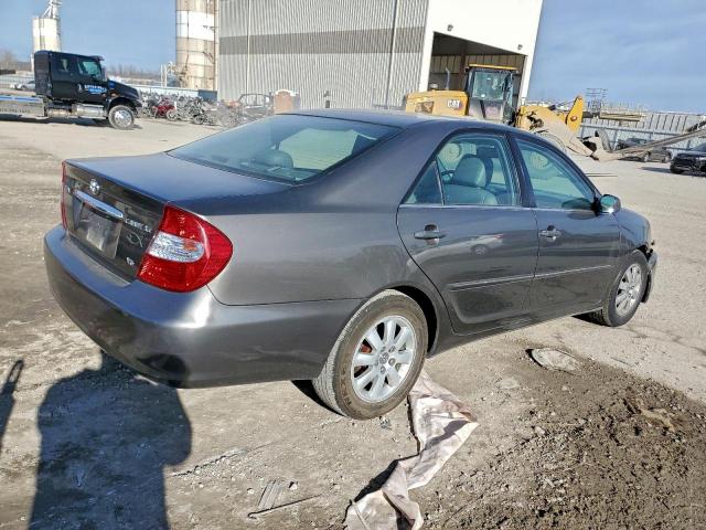 Toyota Camry Le Image 3