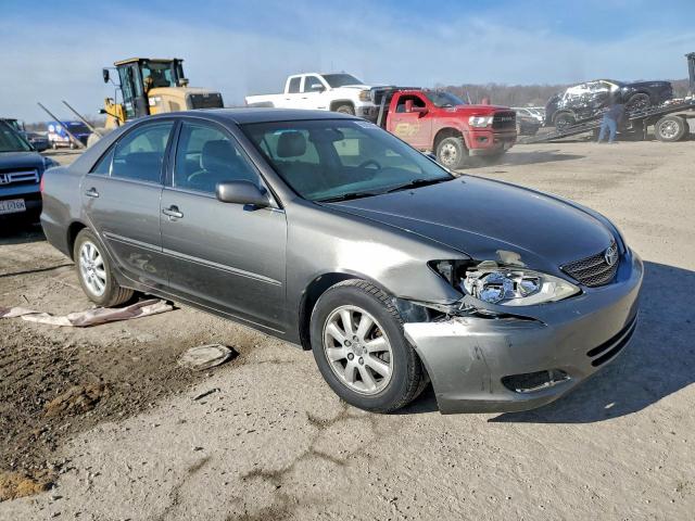 Toyota Camry Le Image 7