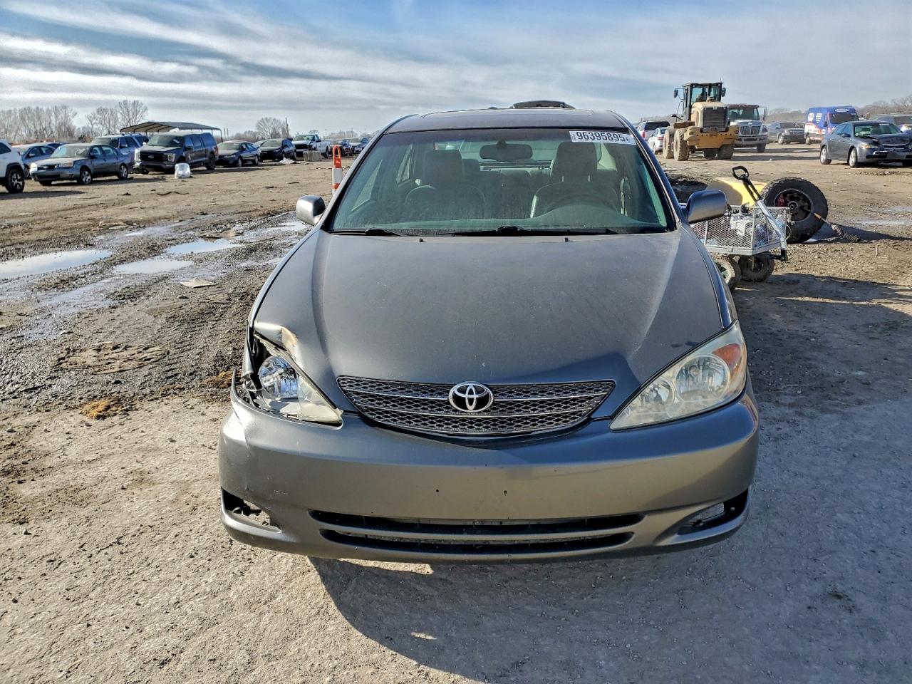 Toyota Camry Le Image 4