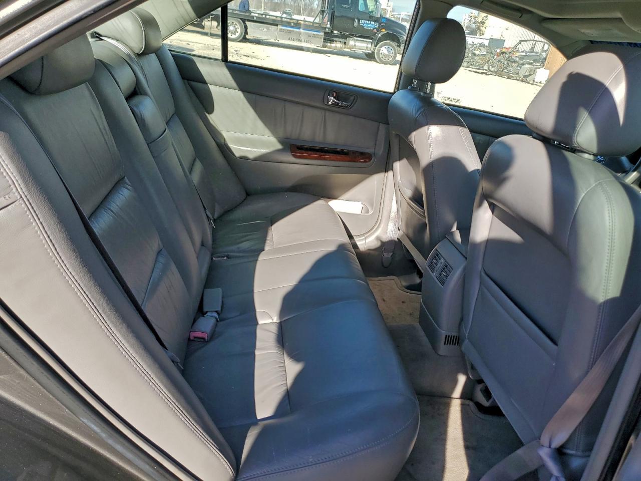 Toyota Camry Le Image 12