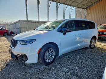  Salvage Chrysler Pacifica