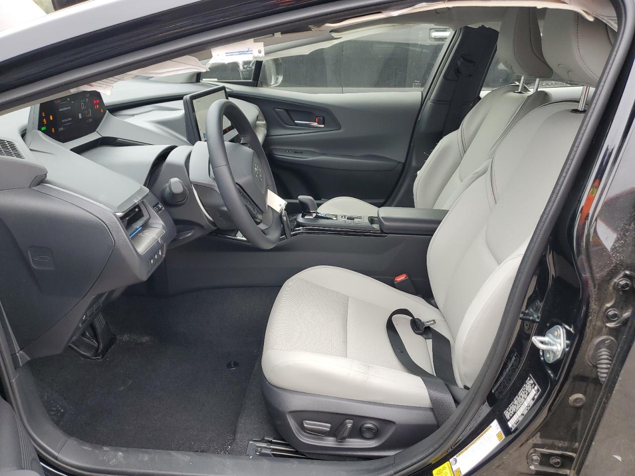 Toyota Prius Le Image 11