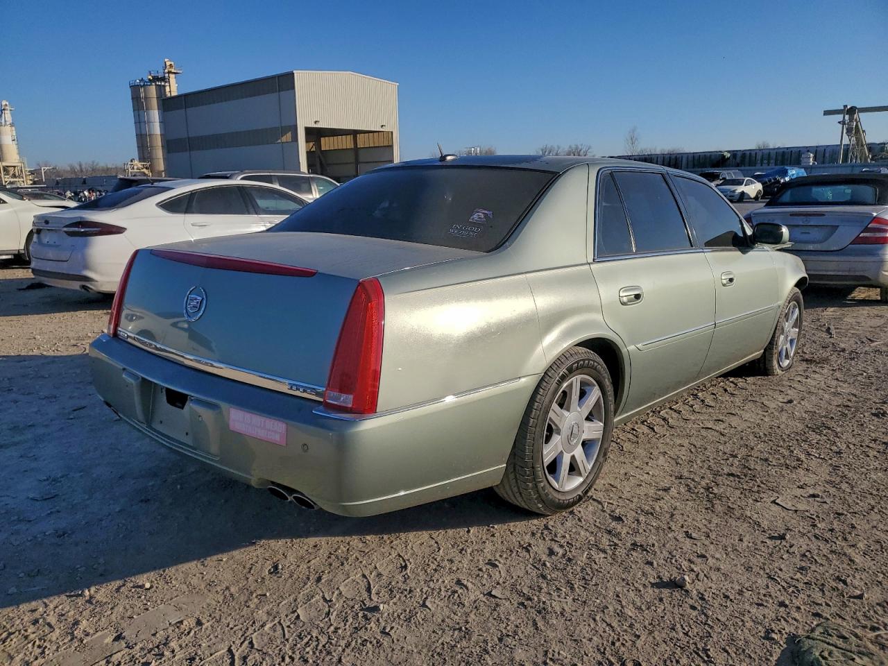 Cadillac DTS Image 10