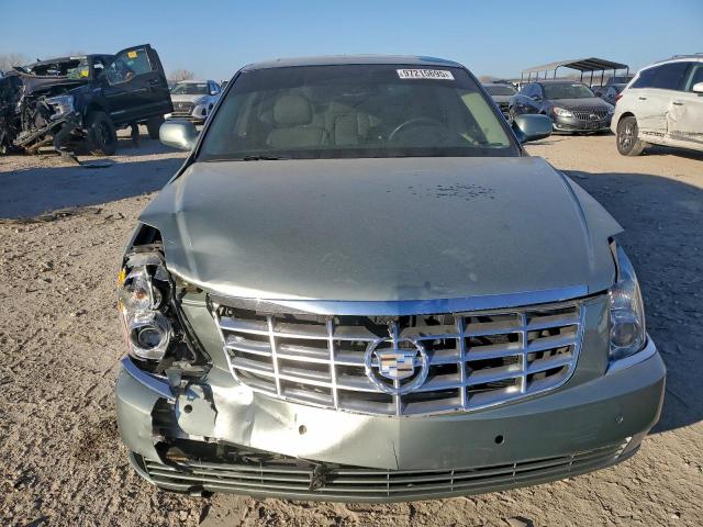 Cadillac DTS Image 9