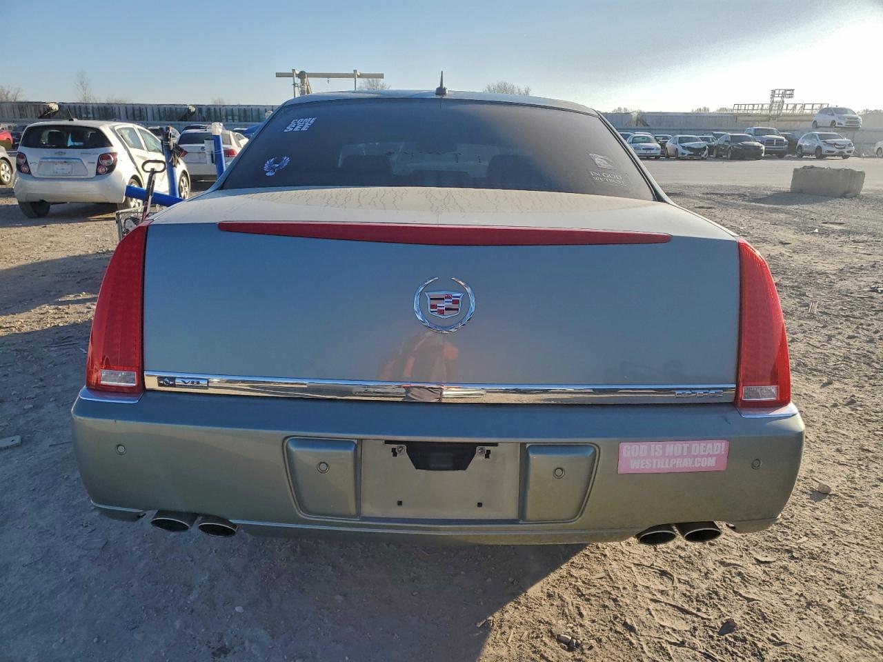 Cadillac DTS Image 12