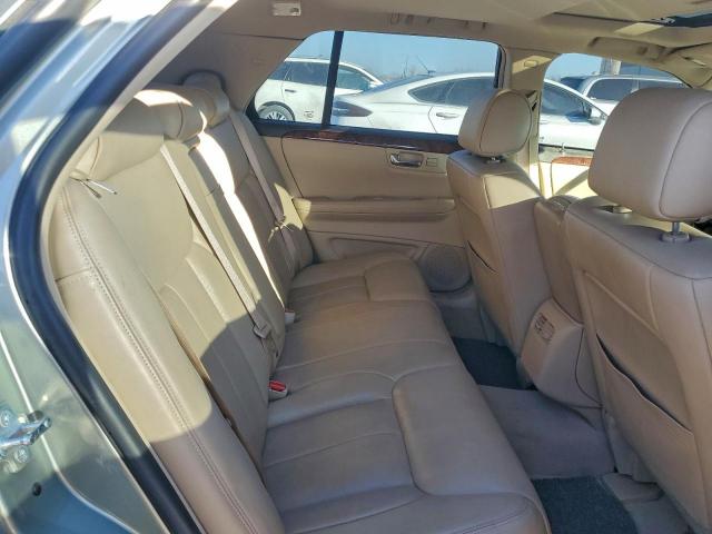 Cadillac DTS Image 2