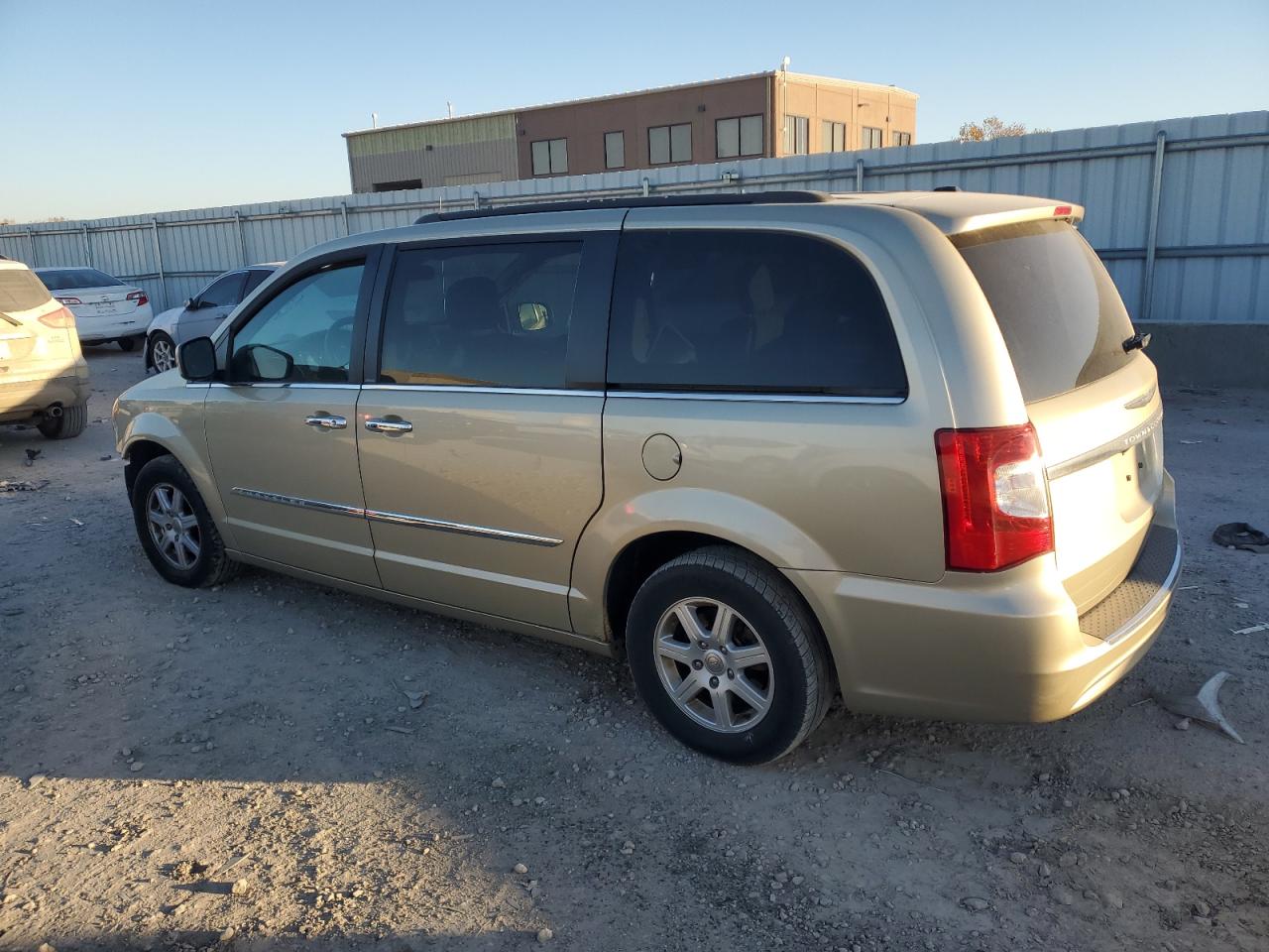 Chrysler Minivan Touring Image 5