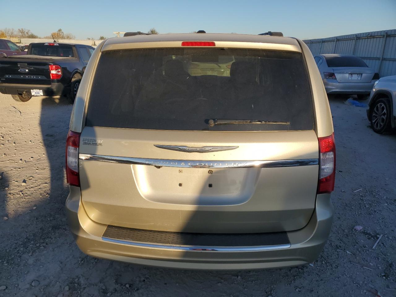 Chrysler Minivan Touring Image 7