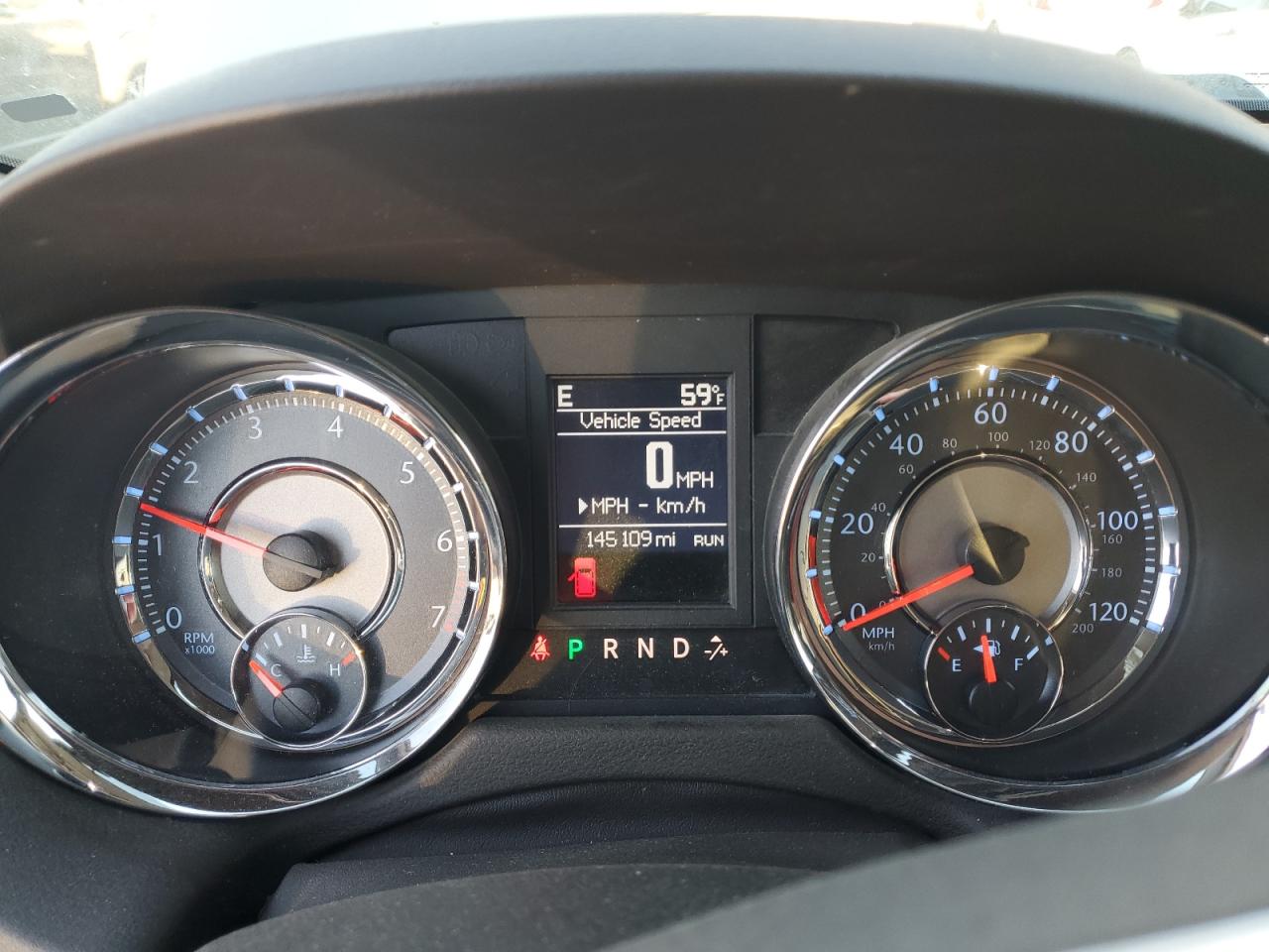 Chrysler Minivan Touring Image 10