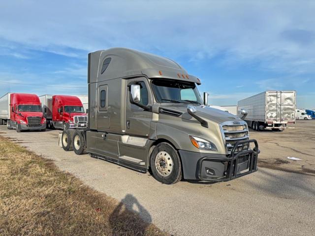  Salvage Freightliner Cascadia 1