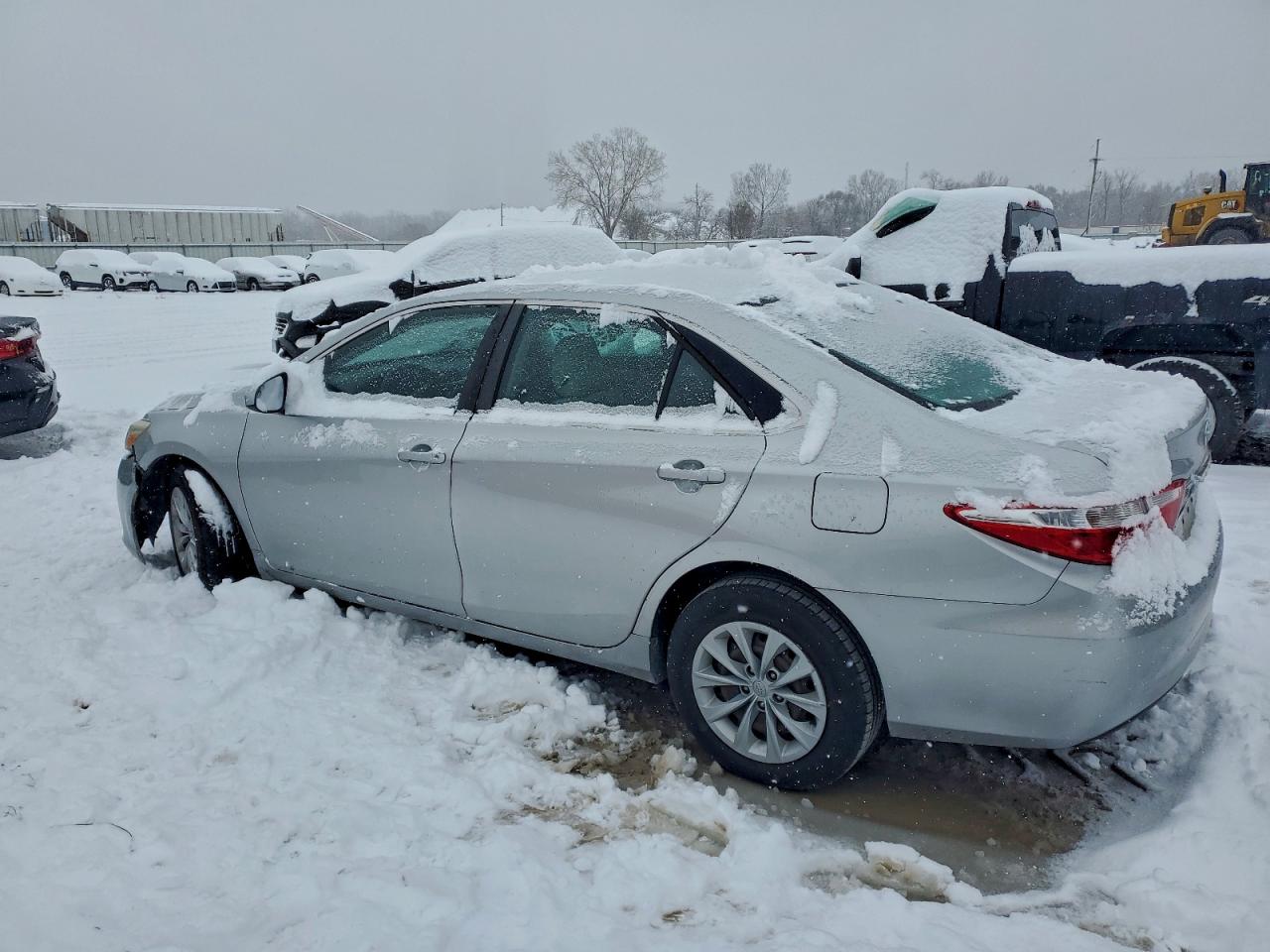 Toyota Camry Le Image 10