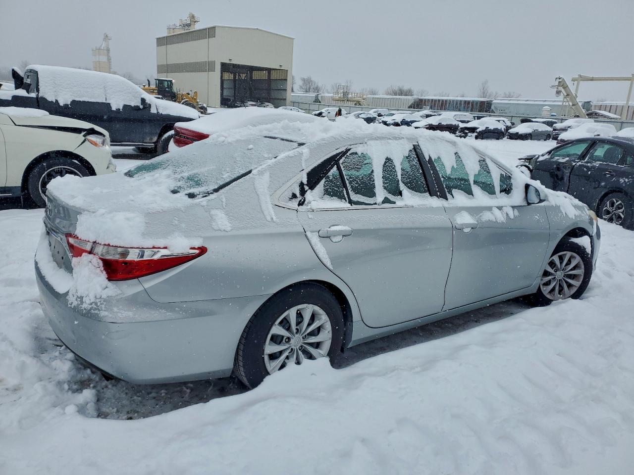 Toyota Camry Le Image 5