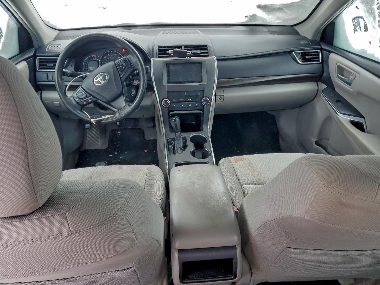 Toyota Camry Le Image 11