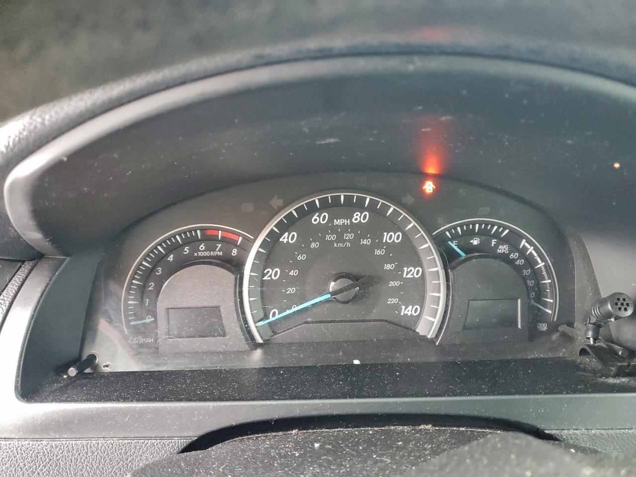 Toyota Camry Le Image 9