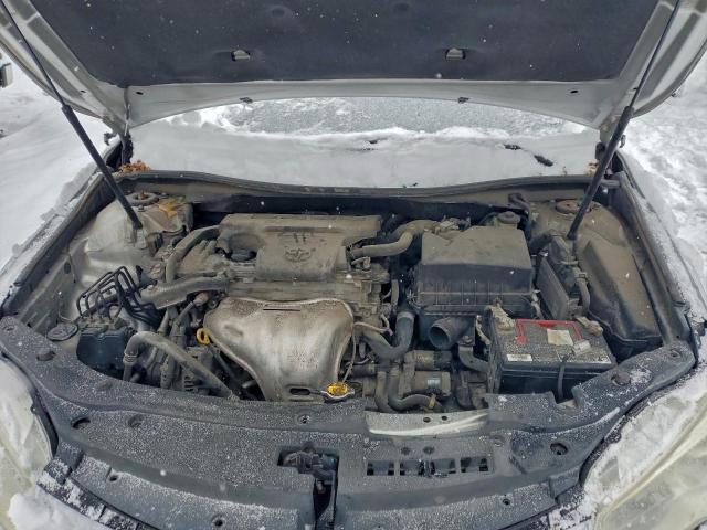 Toyota Camry Le Image 12