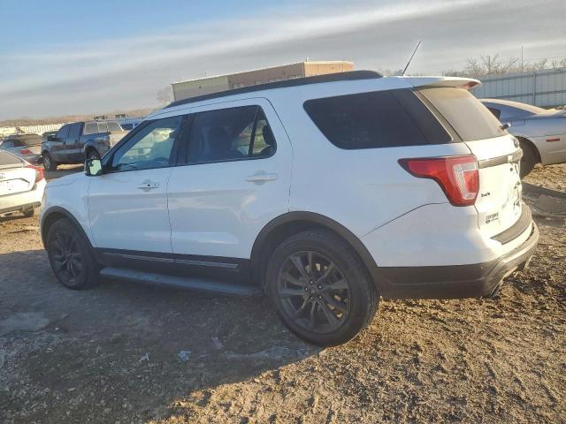 Ford Explorer Xlt Image 2