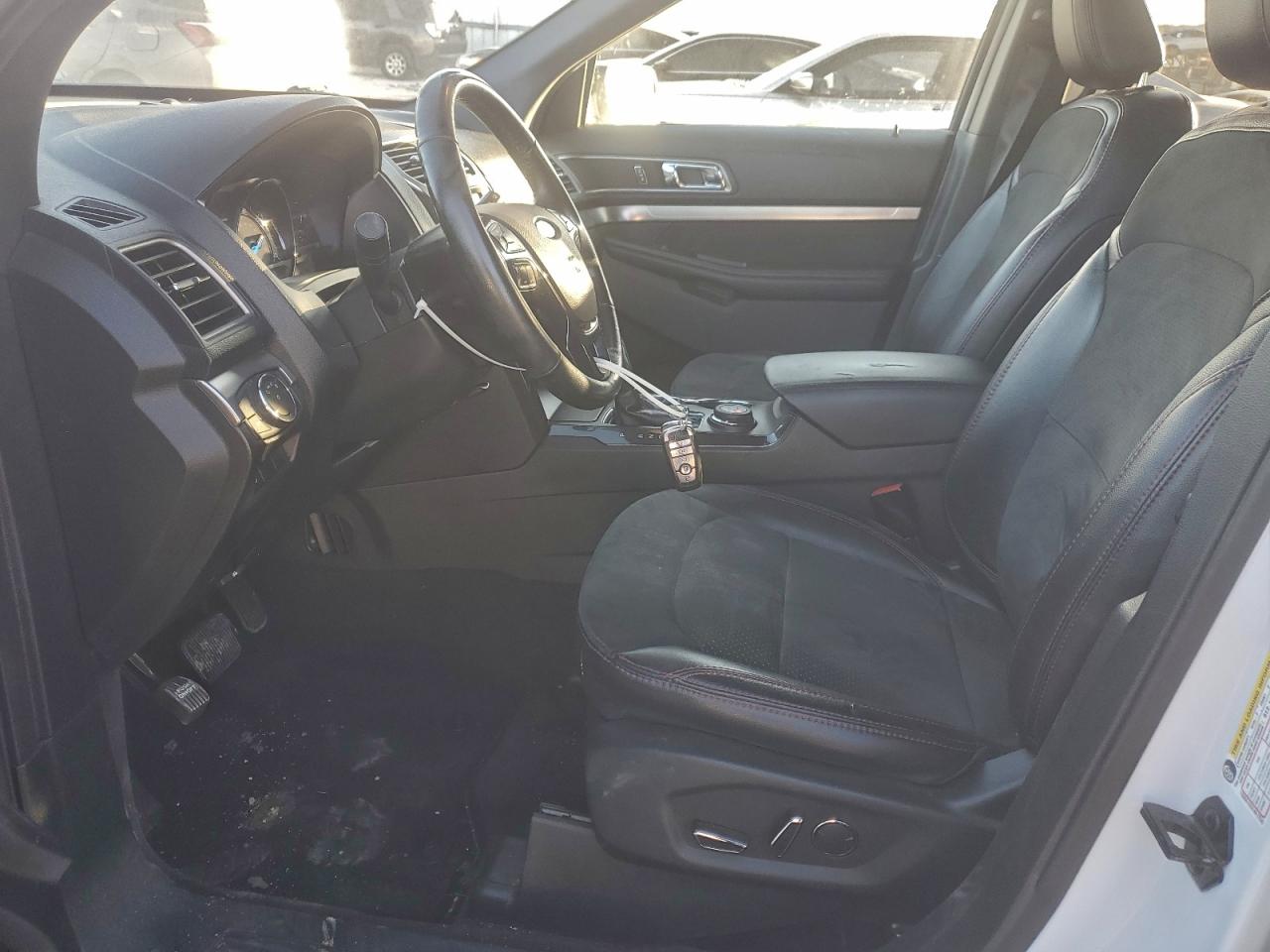 Ford Explorer Xlt Image 6