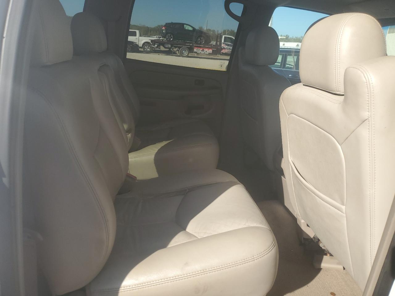 GMC Yukon K1500 Image 12