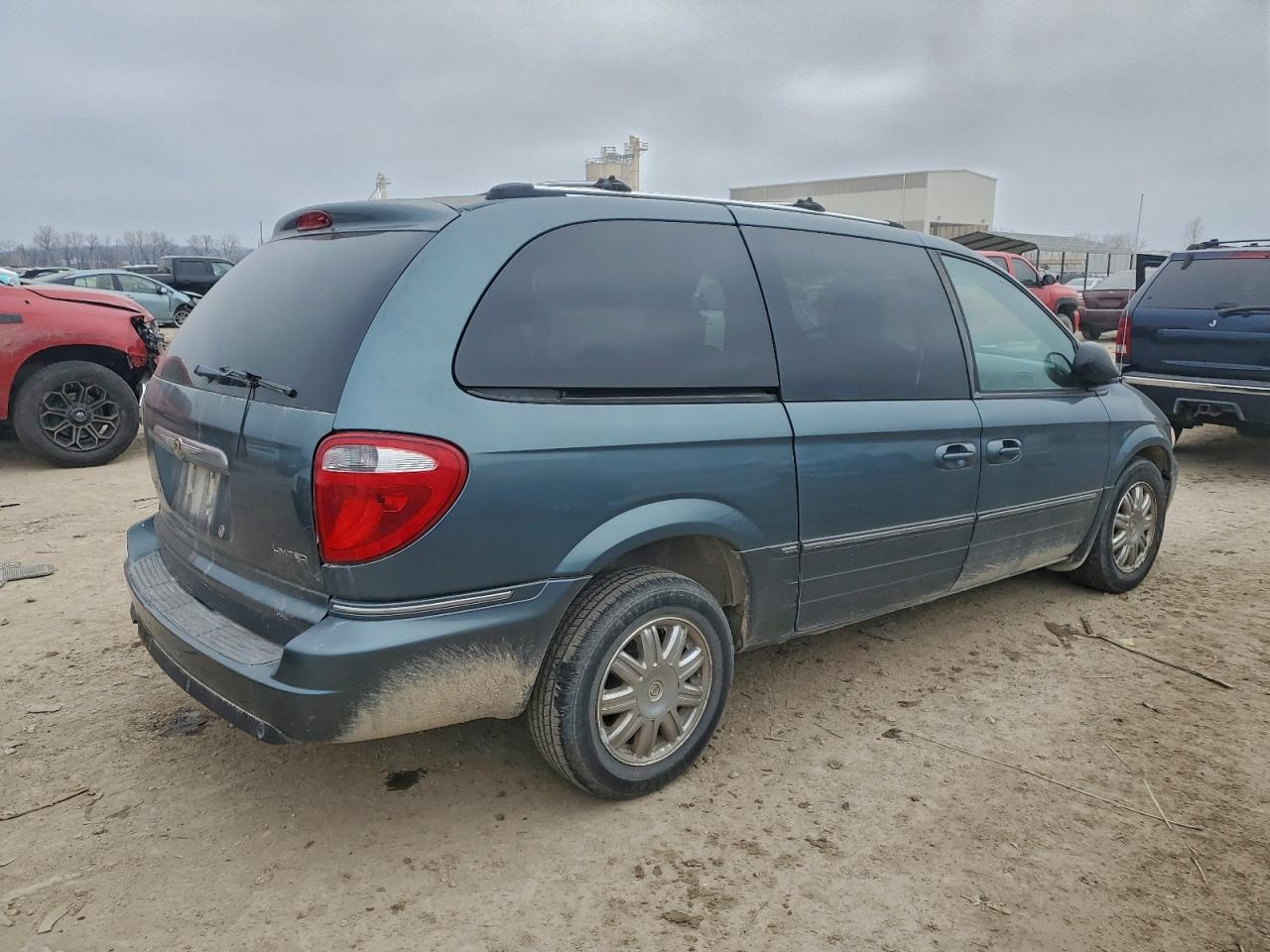 Chrysler Minivan Limited Image 2