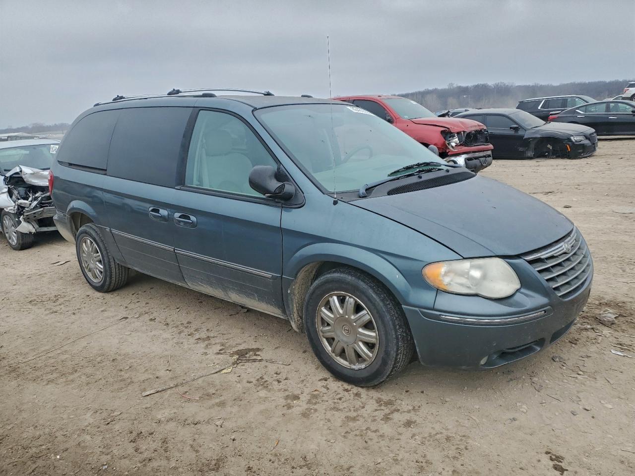 Chrysler Minivan Limited Image 4