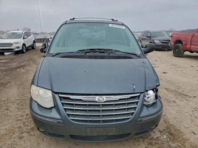 Chrysler Minivan Limited Image 5