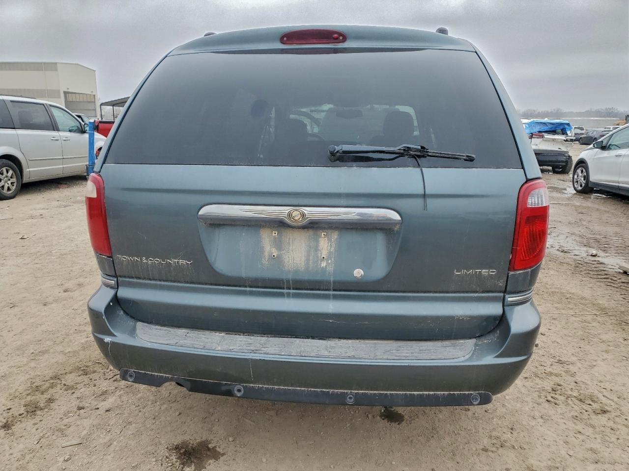 Chrysler Minivan Limited Image 6