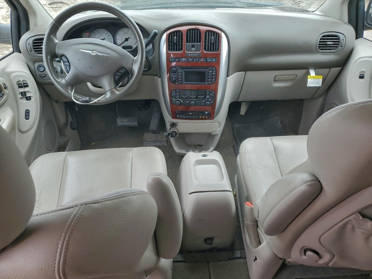 Chrysler Minivan Limited Image 10