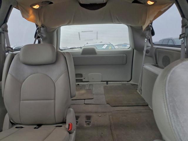 Chrysler Minivan Limited Image 8