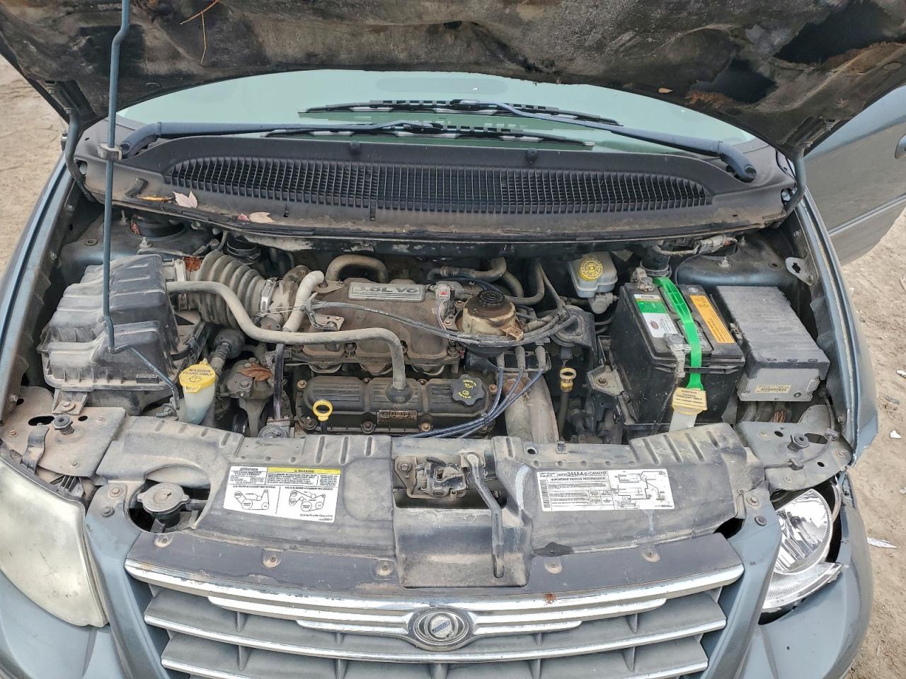 Chrysler Minivan Limited Image 11