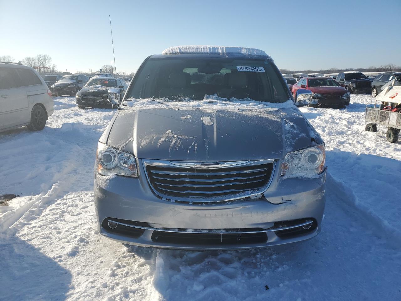 Chrysler Minivan Limited Platinum Image 8