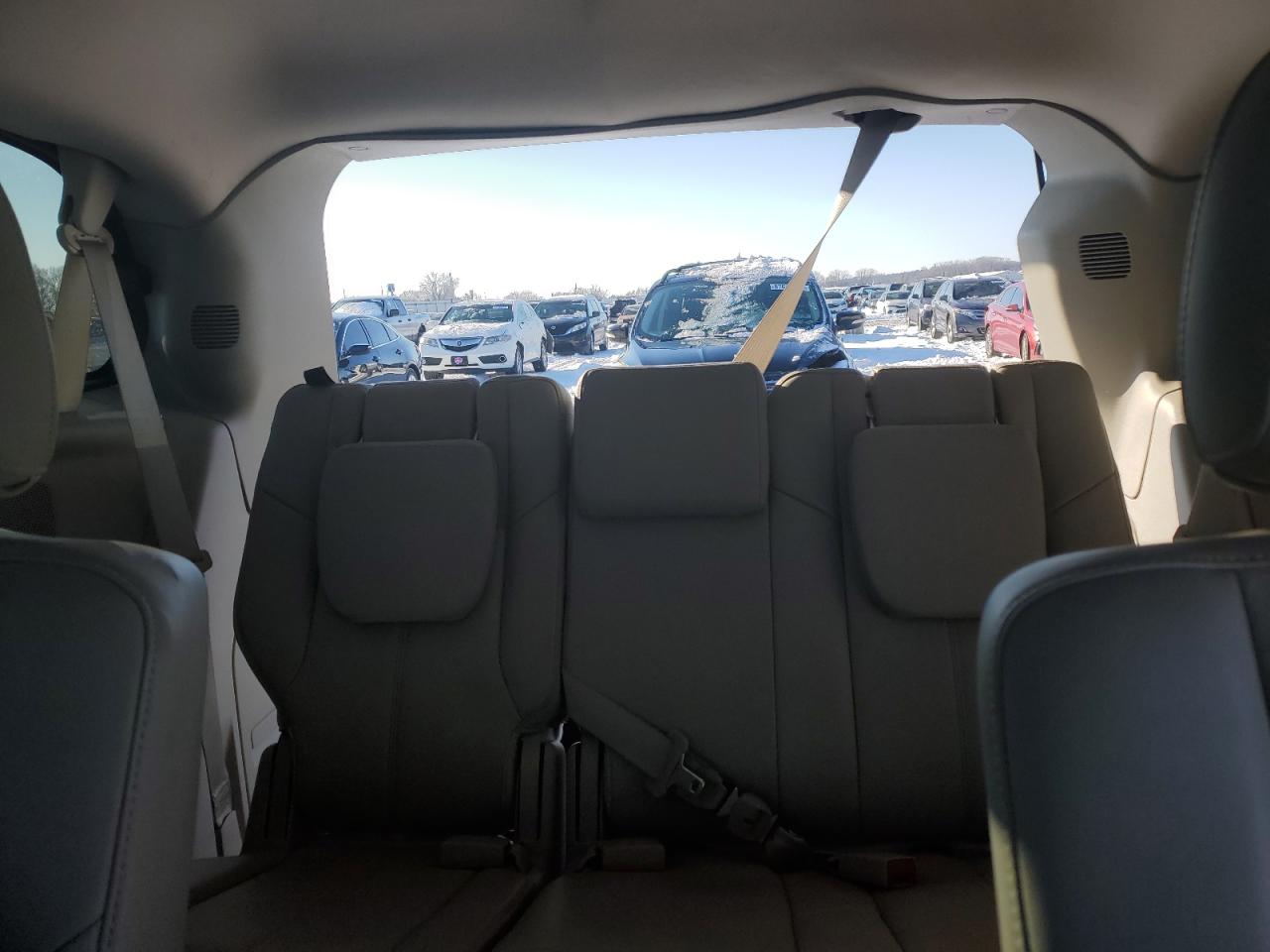 Chrysler Minivan Limited Platinum Image 12