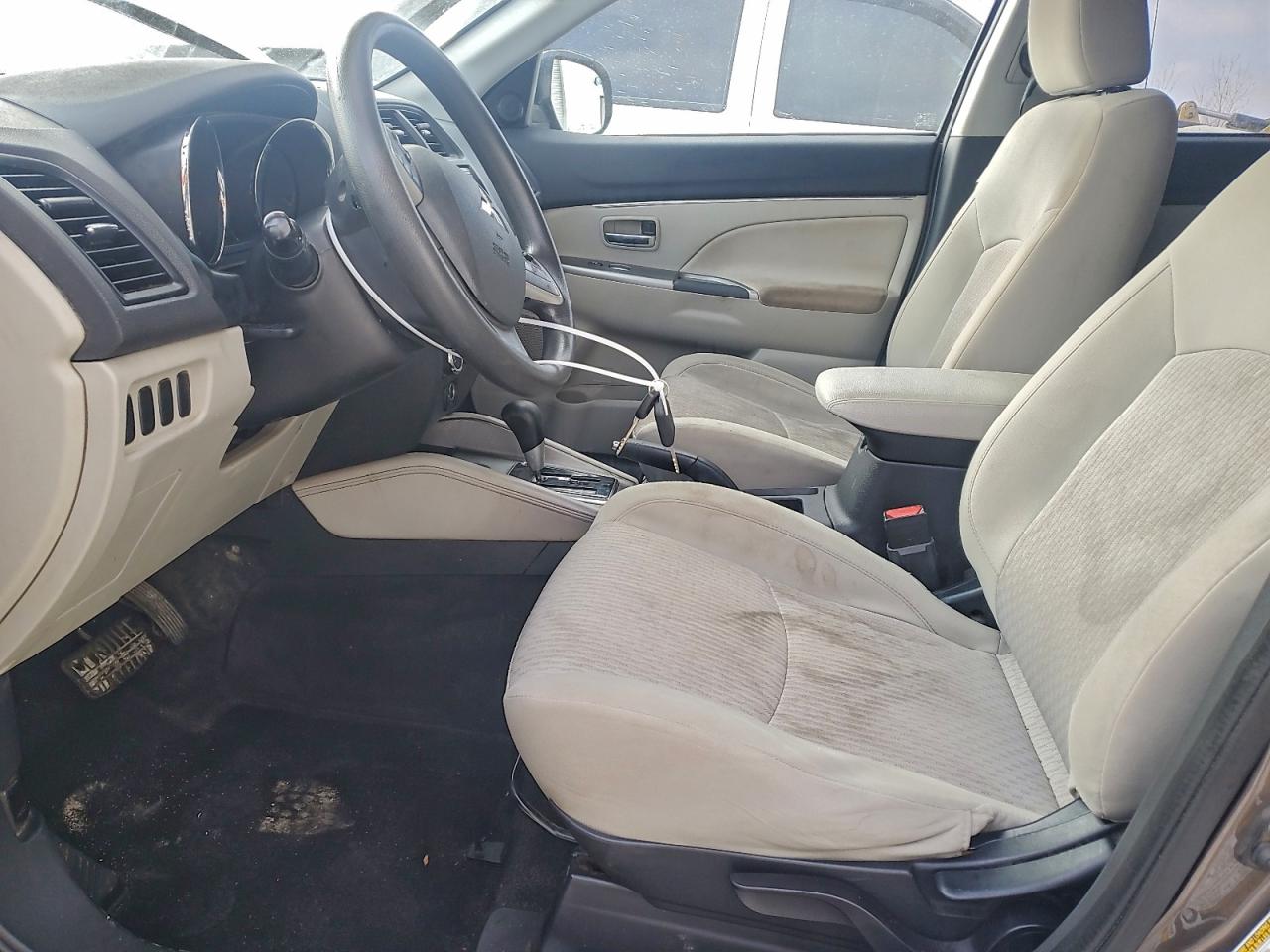 Mitsubishi Outlander Es Image 4