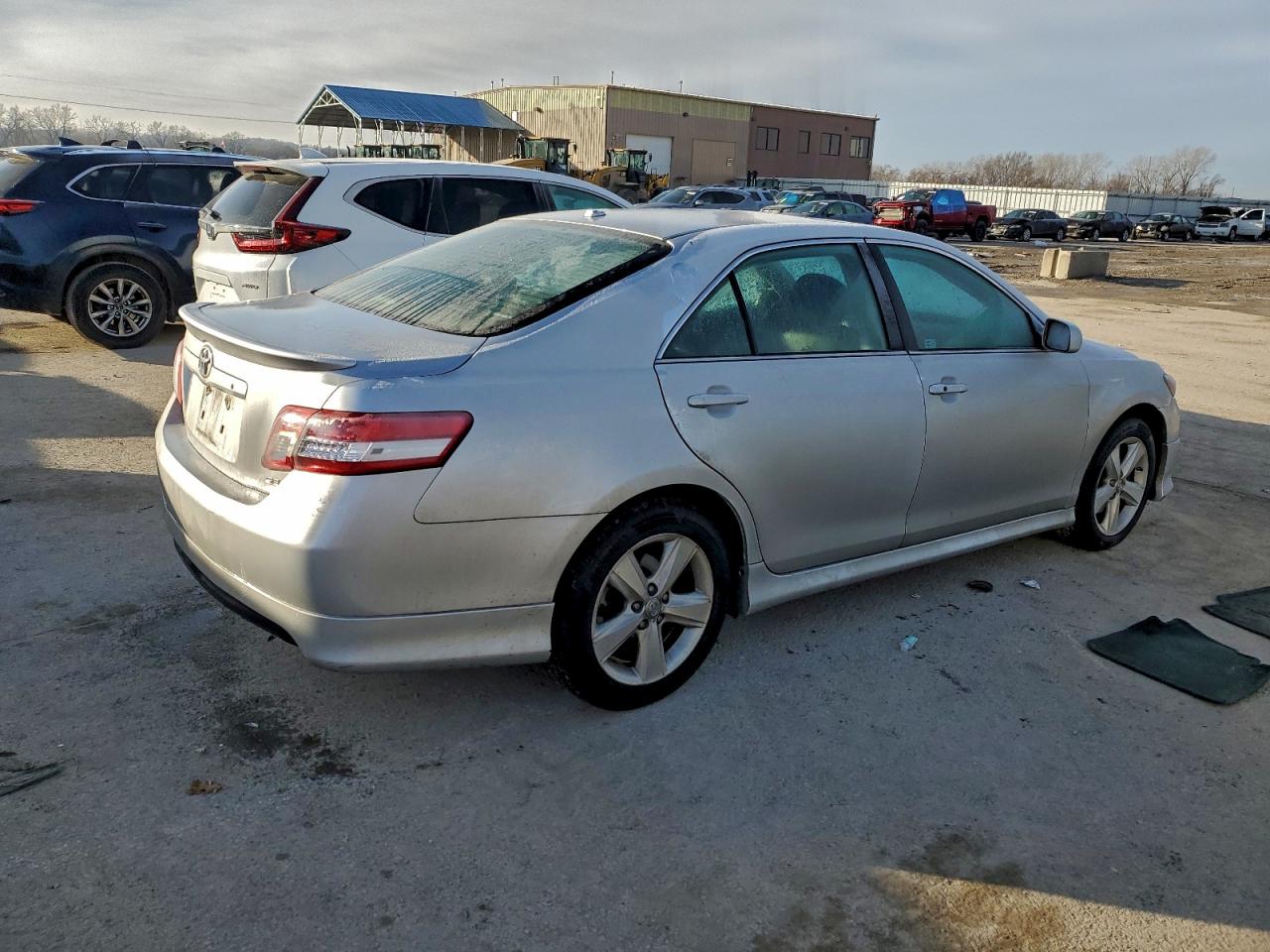 Toyota Camry Base Image 3