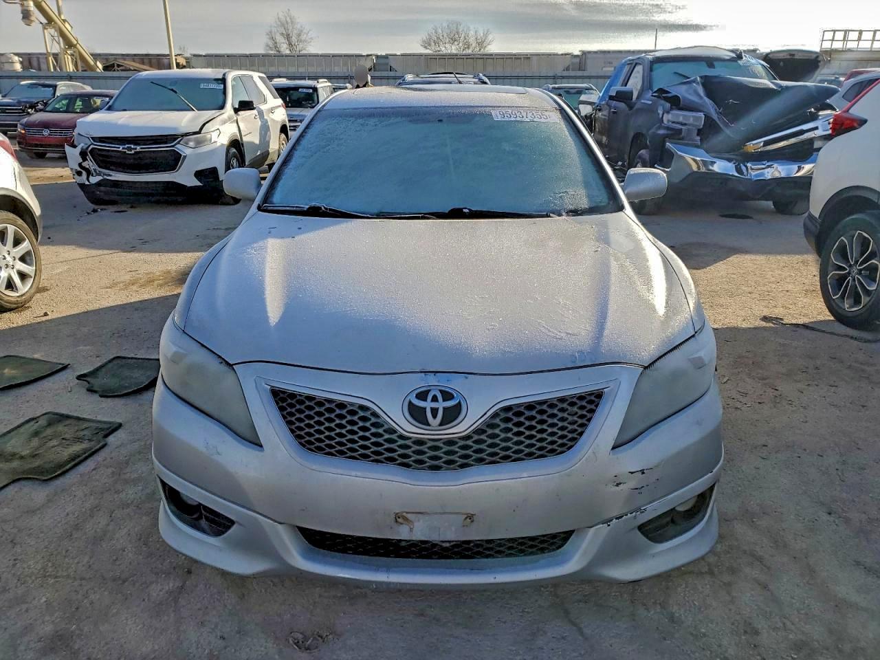 Toyota Camry Base Image 8