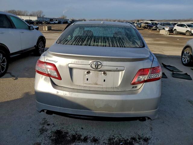 Toyota Camry Base Image 12