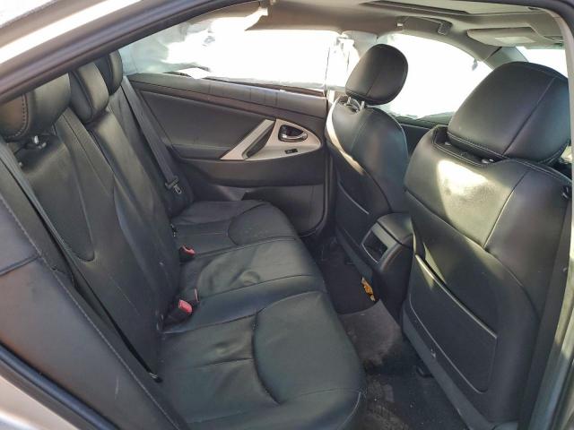 Toyota Camry Base Image 9