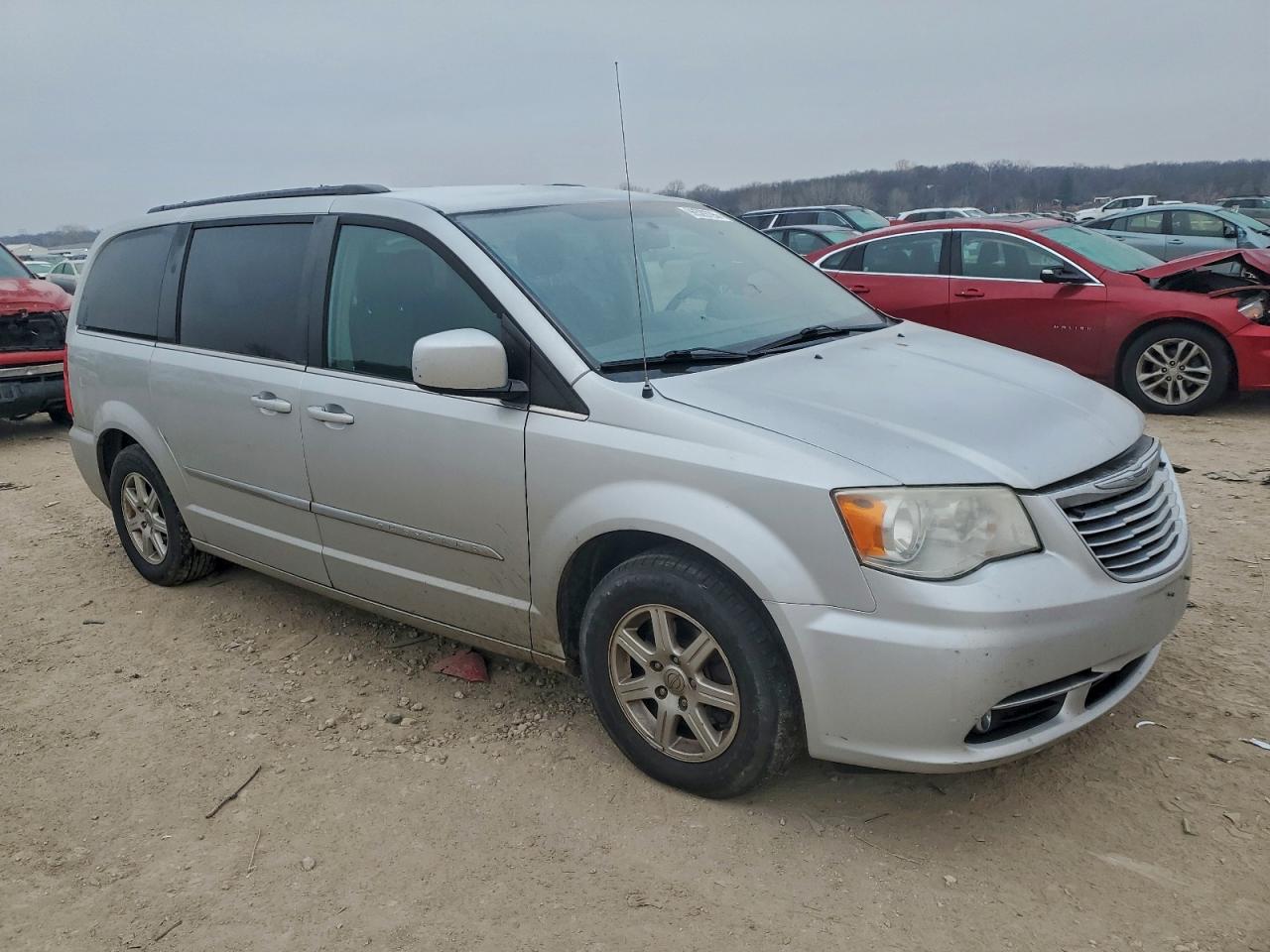 Chrysler Minivan Touring Image 8