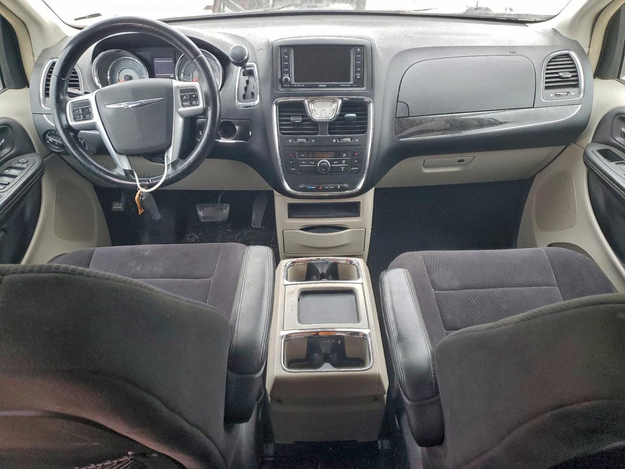 Chrysler Minivan Touring Image 7