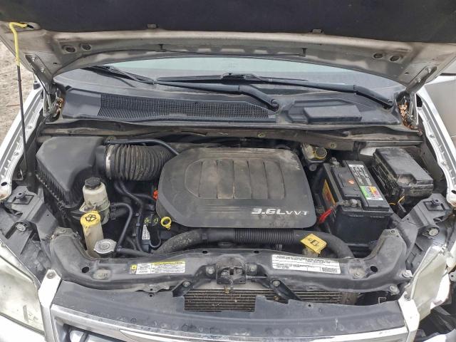 Chrysler Minivan Touring Image 5