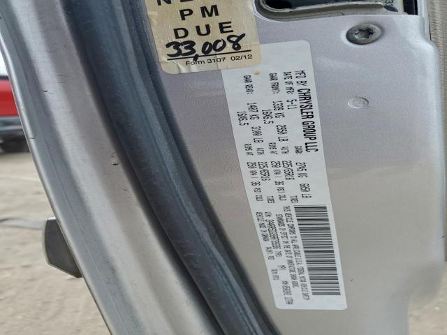 Chrysler Minivan Touring Image 9